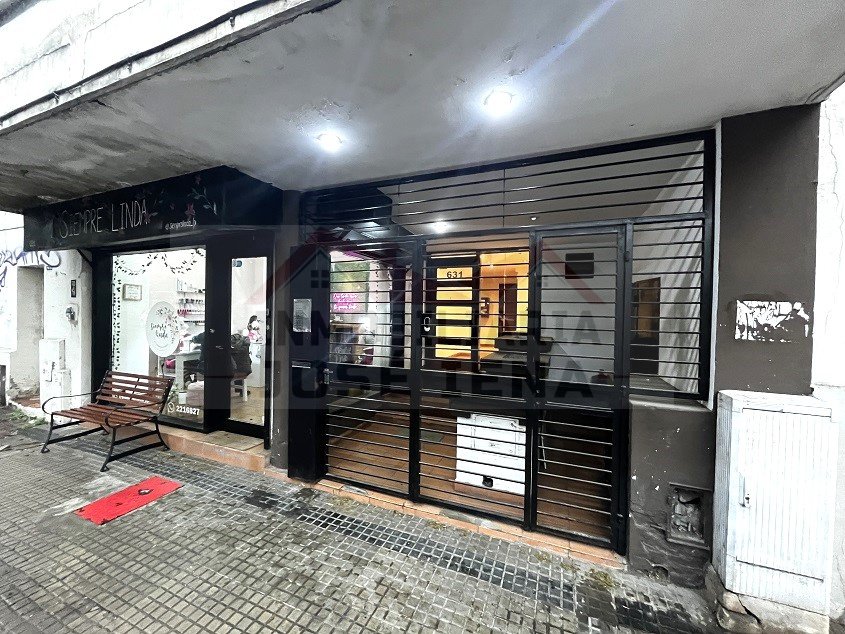 Departamento Monoambiente con balcón al frente. - Calle 11 e/ 44 y 45. 